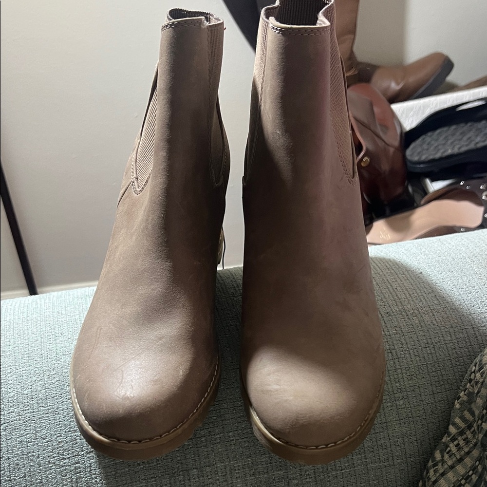 Universal Thread Brown Chelsea Ankle Booties for Women